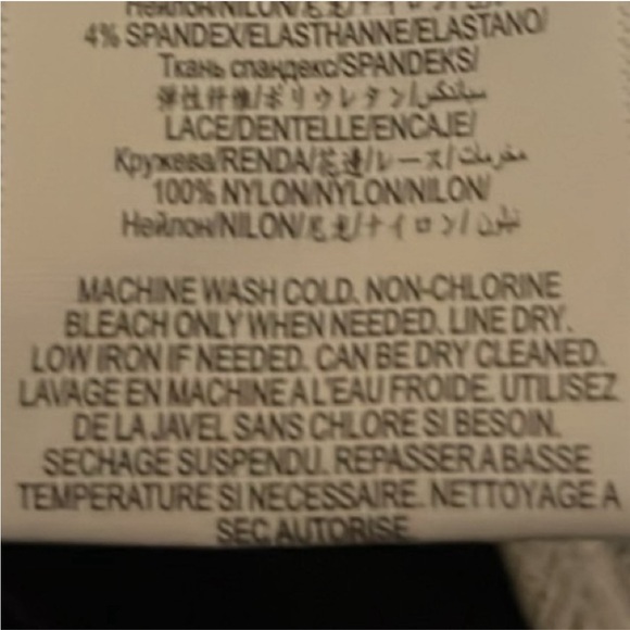 BCBG Mermaid Style Skirt with Lace, Zip Black/White, Size 6 - Picture 7 of 9